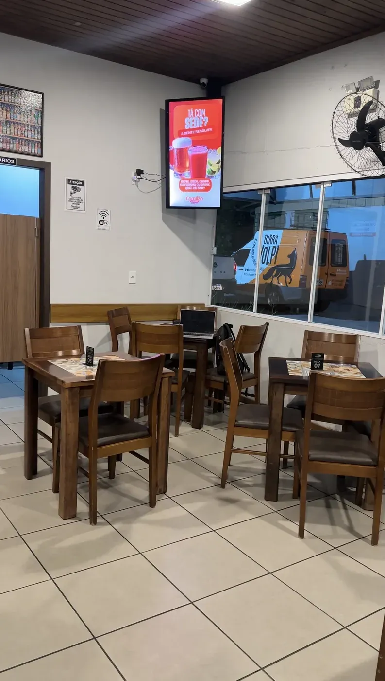 Tela da KIMO instalada na Comilão Lanches, em São Bento do Sul